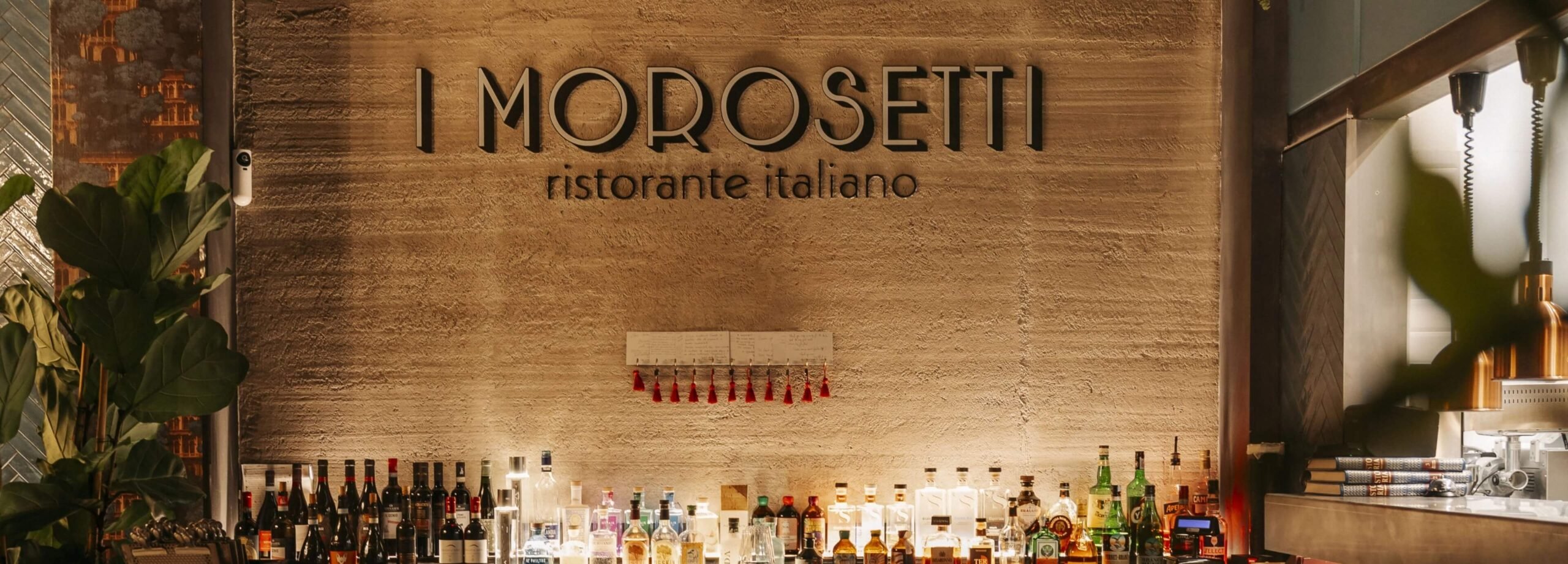 Insegna e bancone bar ristorante I Morosetti Verona