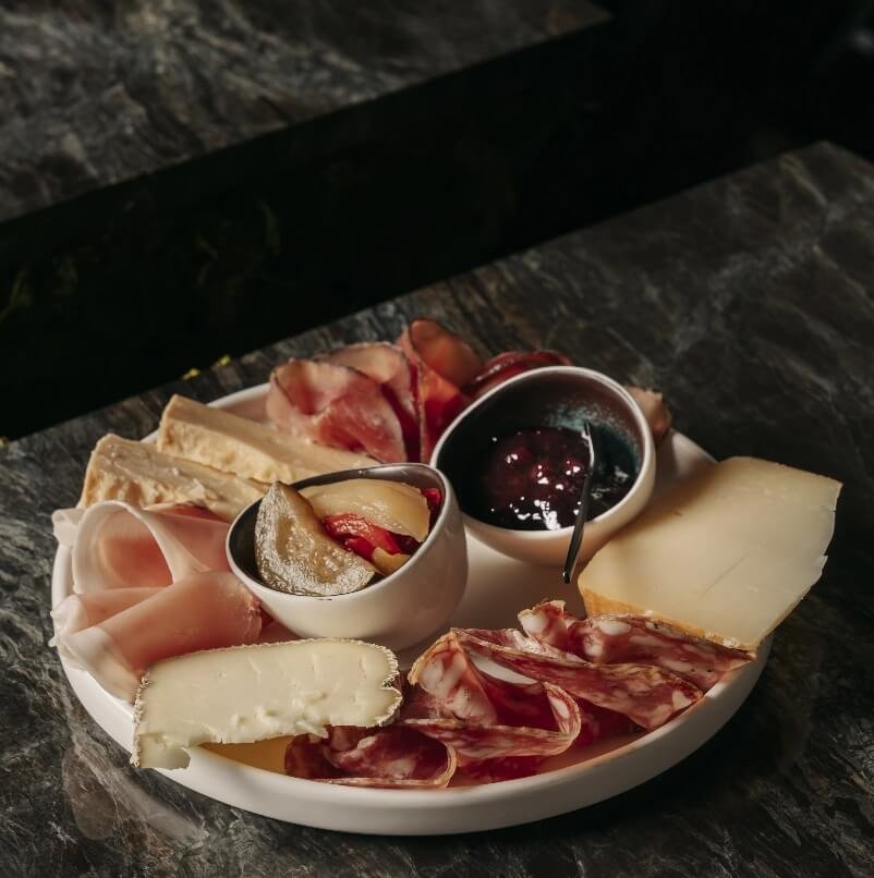 Tagliere di salumi e formaggi tipici veronesi al ristorante I Morosetti Verona